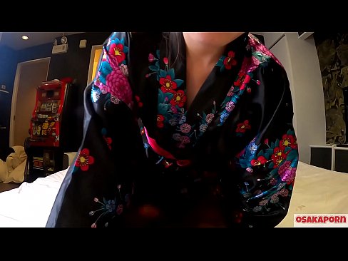❤️ Jong cosplay meisje houdt van seks tot orgasme met een squirt in een paardenvrouwtje en een blowjob. Aziatisch meisje met harig kutje en mooie tieten in traditioneel Japans kostuum in amateur video waarin masturbatie met neukspeeltjes wordt getoond. Sakura 3 OSAKAPORN. ❤️ Fuck video at us ❌