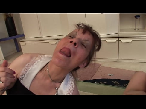 ❤️ Twee oma's en een opa hebben een triootje ❤️ Fuck video at us ❌